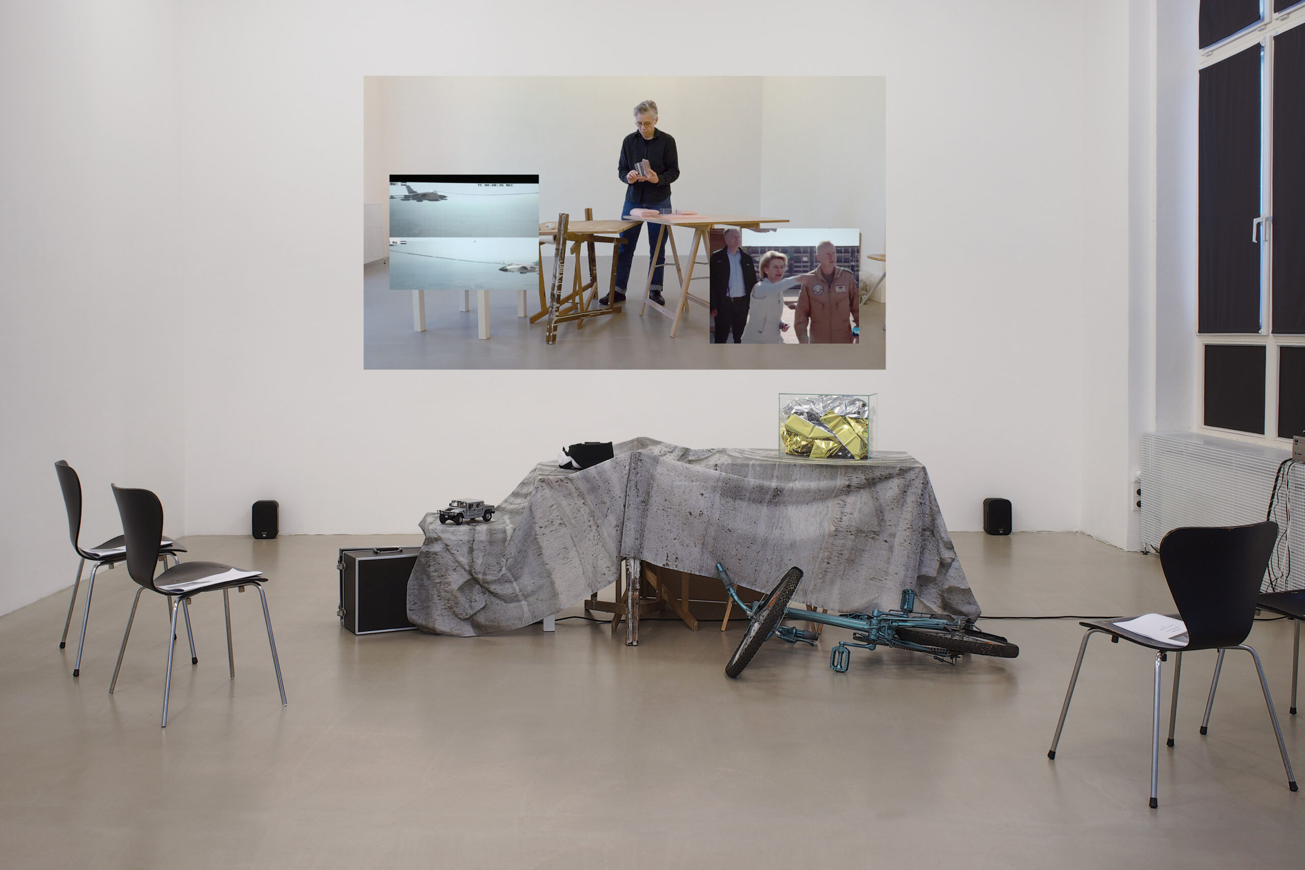 Bewaffnete Goetter/Armed Gods, (Filminstallation/film installation), 2018